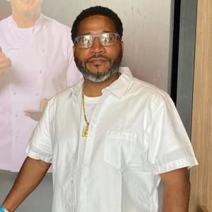 Meet your Posher, Davis